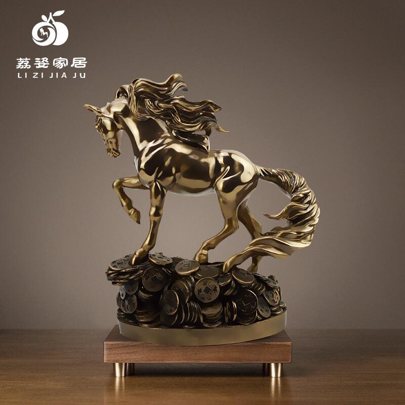 創(chuàng)新鑄銅樹脂工藝 辦公室發(fā)財(cái)馬擺件的藝術(shù)與寓意